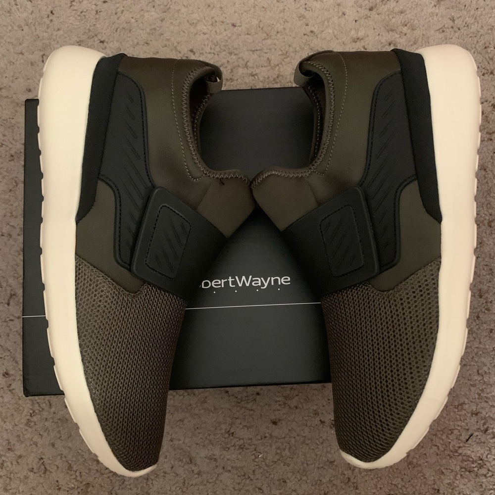 Sneakers - Picture 2 of 5